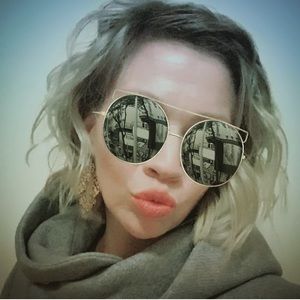 Meet your Posher, Courtney